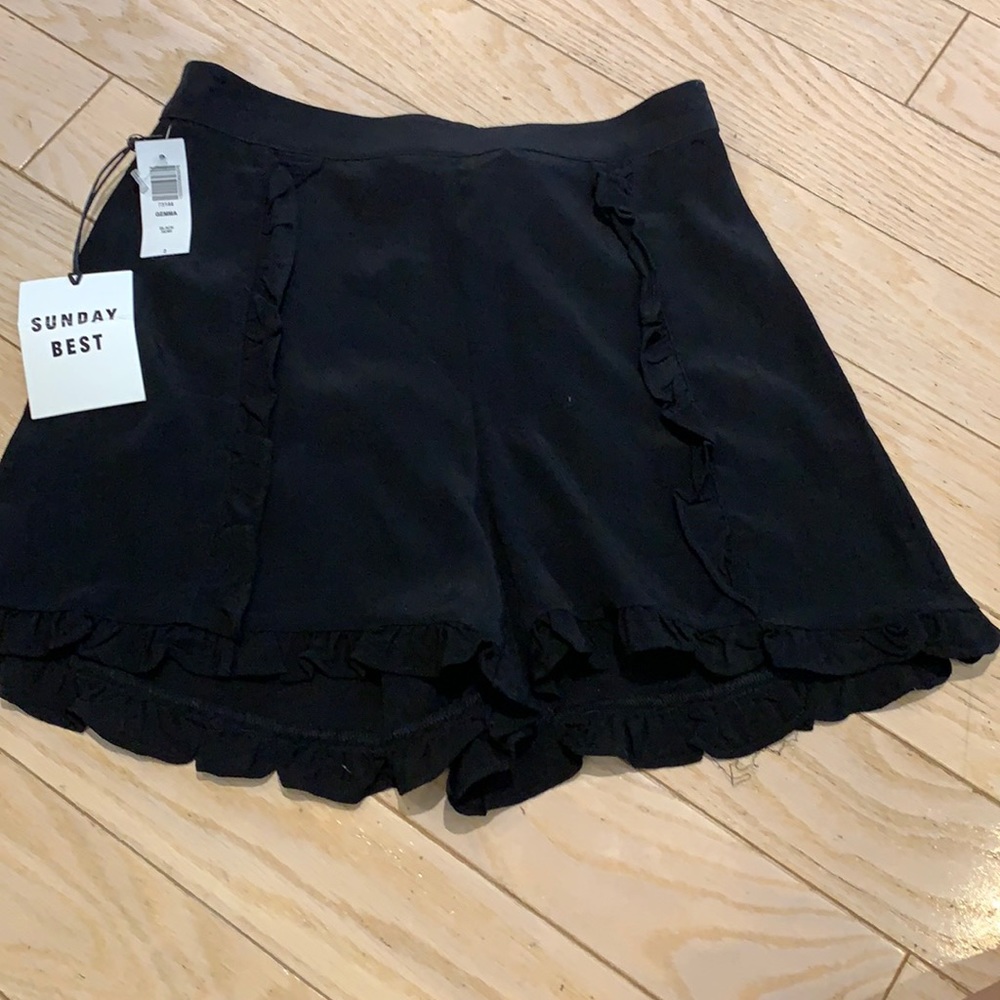 NWT aritzia Sunday best shorts